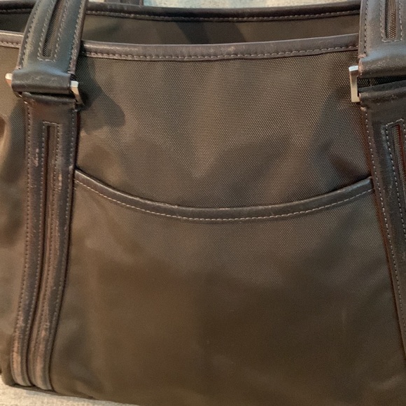 Tumi brown tote/briefcase bag, 2 outside 3 inside pockets, leather trim - Picture 3 of 9